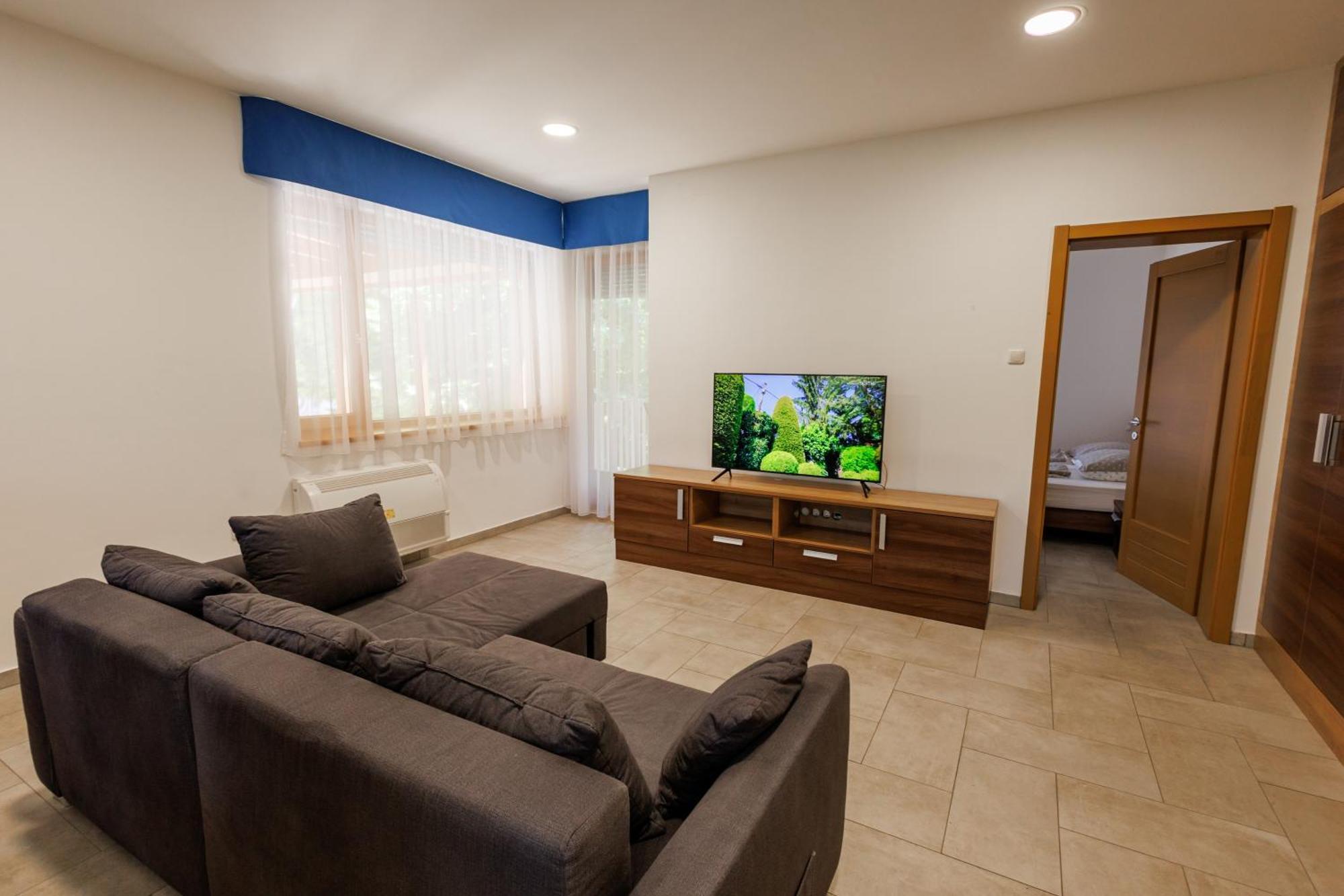 Jacht Apartmanok バラトンフレド エクステリア 写真